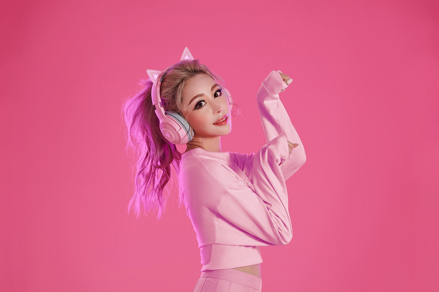 Razer Kraken BT Kitty Edition | Bluetooth 5.0 | 40ms Low Latency Connection | Custom-Tuned 40mm Drivers | Beamforming Microphone | Powered Chroma | Quartz Pink